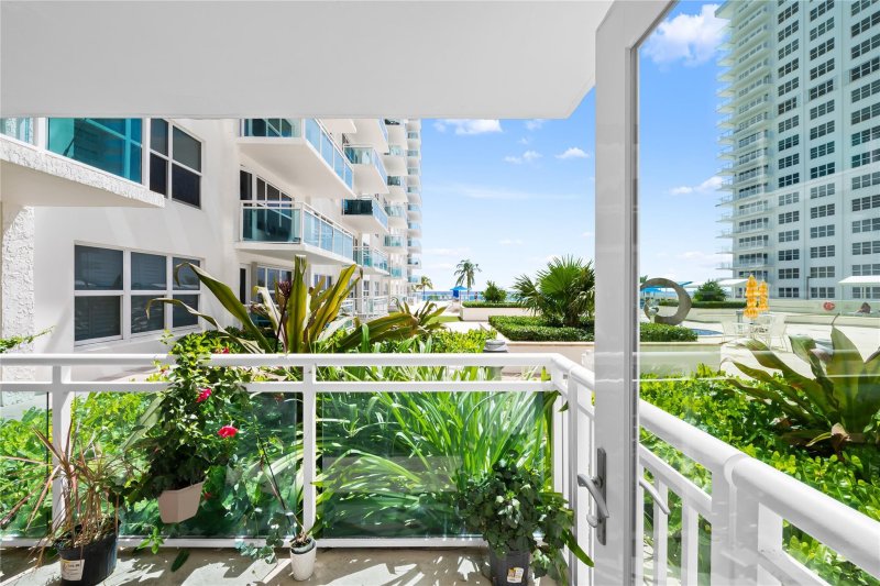 Condo for sale at Playa Del Mar 105
