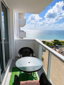 Aluguel de apartamento no Carlisle On The Ocean 1012