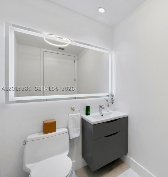Condo for sale at Continuum I South 2003