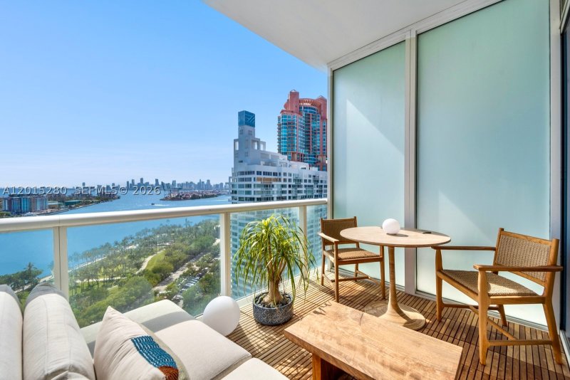 Condo for sale at Continuum I South 2003