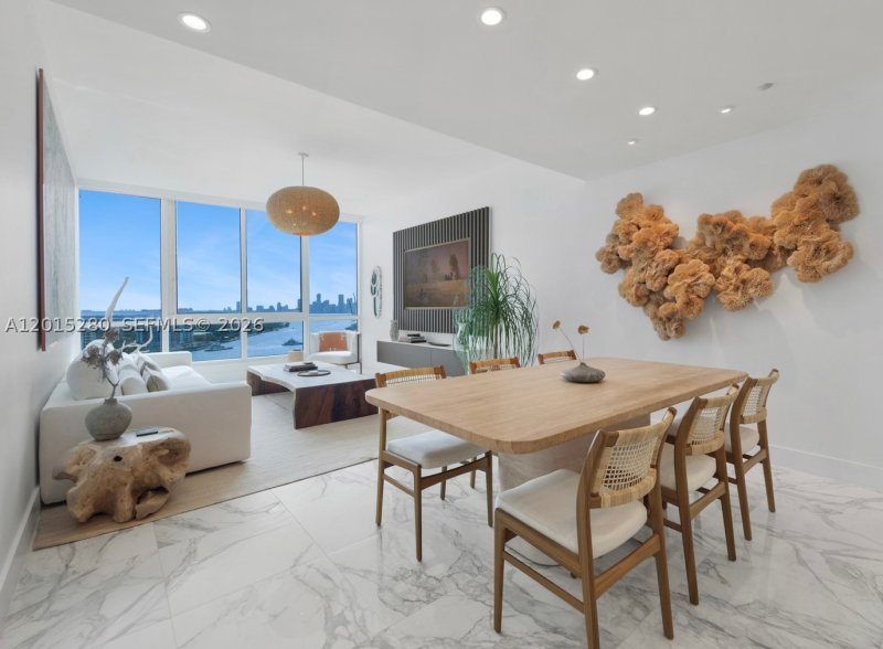 Condo for sale at Continuum I South 2003