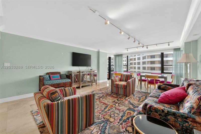 Condo for sale at The Alexander 1519