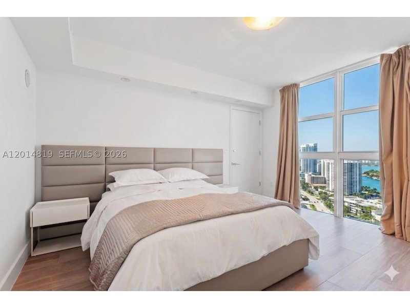 Aluguel de apartamento no Ocean Two 1701