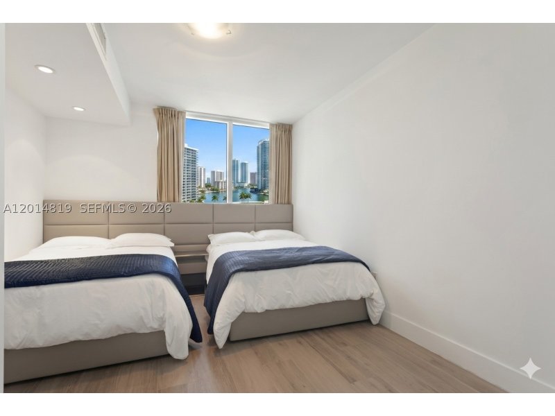 Aluguel de apartamento no Ocean Two 1701