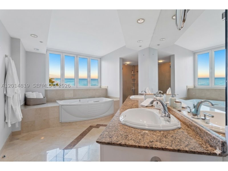 Aluguel de apartamento no Ocean Two 1701