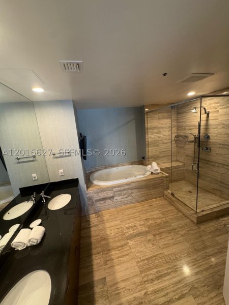 Condo for sale at Trump Tower One 1002