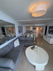 Comprar apartamento en Trump Tower One 1002
