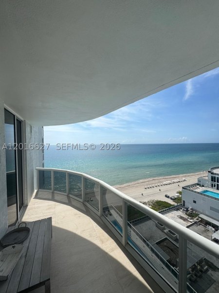 Condo for sale at Trump Tower One 1002