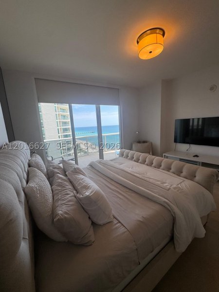 Condo for sale at Trump Tower One 1002