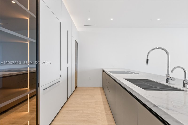 Aluguel de apartamento no Vita at Grove Isle S401