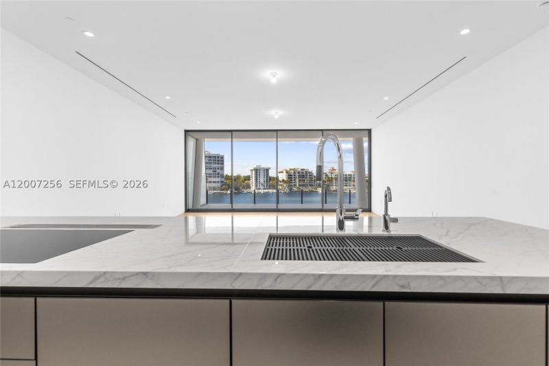 Aluguel de apartamento no Vita at Grove Isle S401