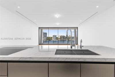 Aluguel de apartamento no Vita at Grove Isle S401