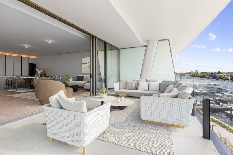 Aluguel de apartamento no Vita at Grove Isle S401