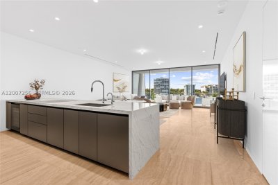 Aluguel de apartamento no Vita at Grove Isle S401