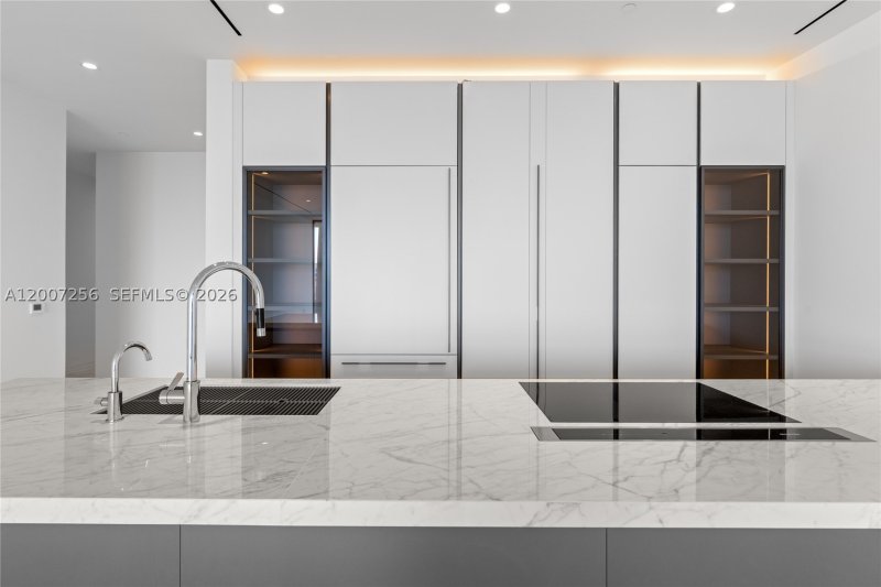 Aluguel de apartamento no Vita at Grove Isle S401