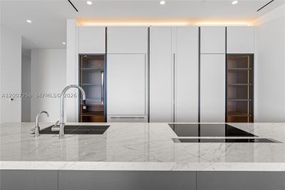 Aluguel de apartamento no Vita at Grove Isle S401