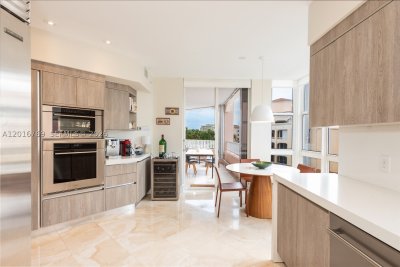 Comprar apartamento en Ocean Club Lake Villa Two 402