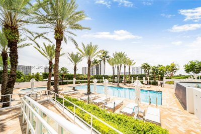Comprar apartamento no Peninsula II 1209