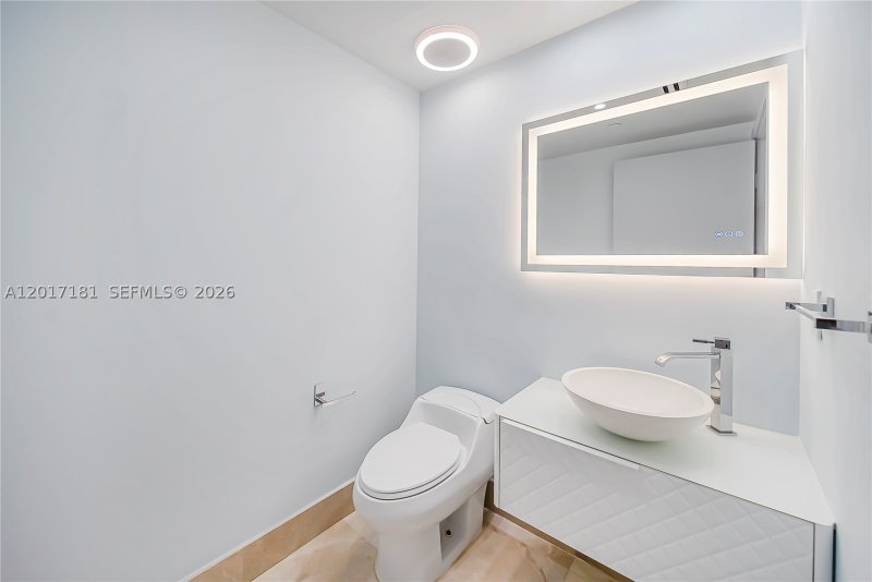 Comprar apartamento no Peninsula II 1209