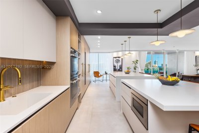 Comprar apartamento no Peninsula I 1503/1504