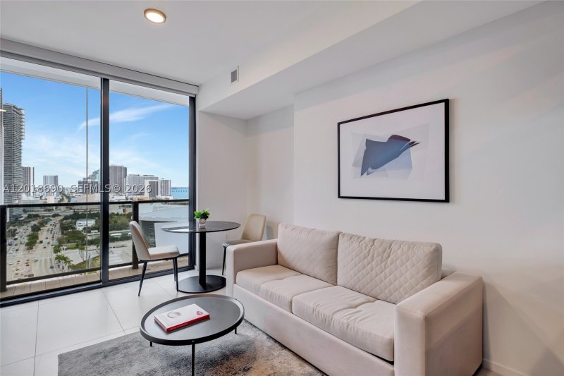 Comprar apartamento no The Elser Hotel and Residences 1407