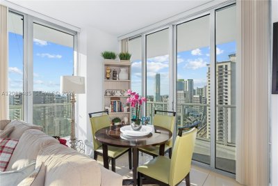 Comprar apartamento no Axis on Brickell North Tower 2925-N