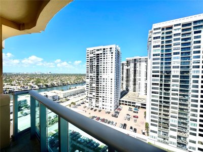 Alquiler de apartamento en The Wave Condo PH4