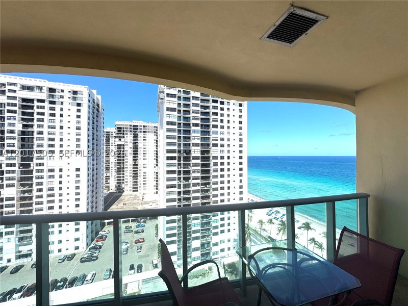 Alquiler de apartamento en The Wave Condo PH4