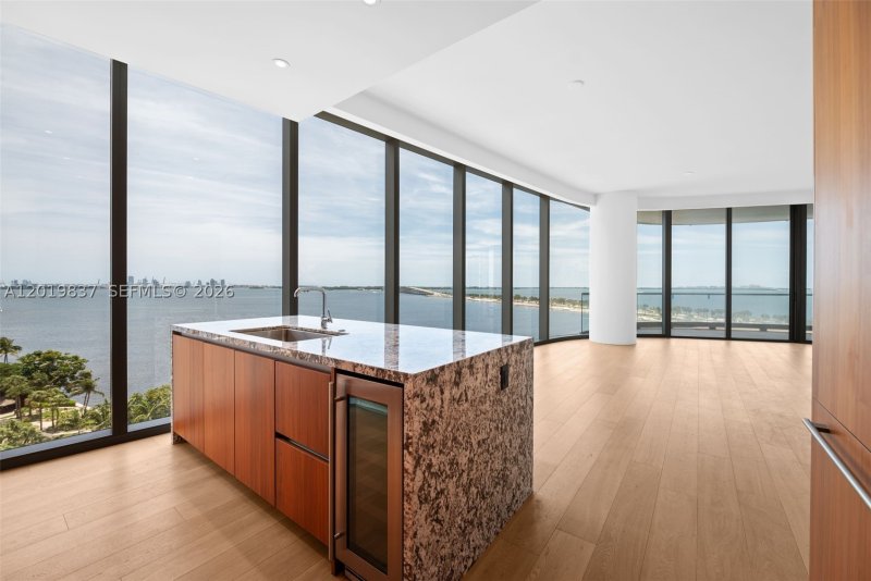 Comprar apartamento no Una Residences at Brickell 801