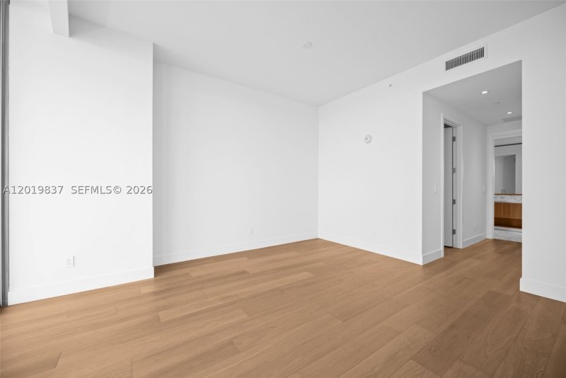 Comprar apartamento no Una Residences at Brickell 801
