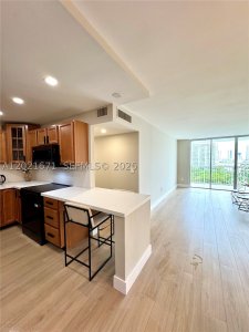 Comprar apartamento en Admirals Port Condos 1607E