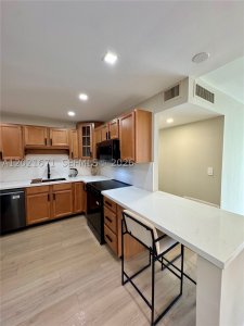 Comprar apartamento en Admirals Port Condos 1607E
