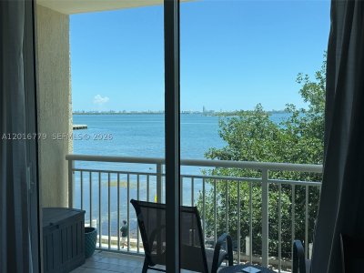 Cite On The Bay Apt #220