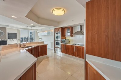 Comprar apartamento no Peninsula II 2101