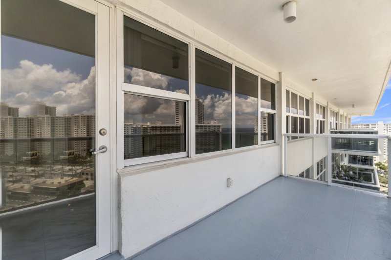 Condo for sale at Coral Ridge Towers East 1711