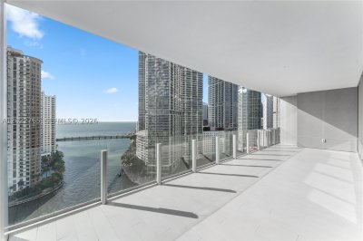 Aluguel de apartamento no Aston Martin Residences 1802