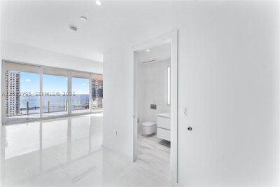 Aluguel de apartamento no Aston Martin Residences 1802
