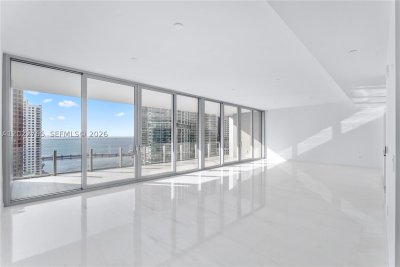 Aluguel de apartamento no Aston Martin Residences 1802
