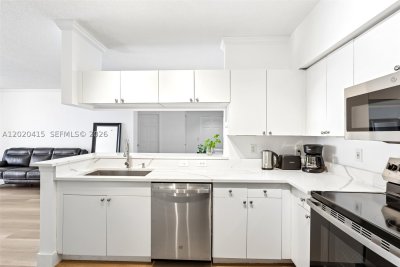 Comprar apartamento en Porto Bellagio 2808