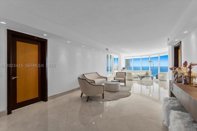 Comprar apartamento no The Pinnacle 3204