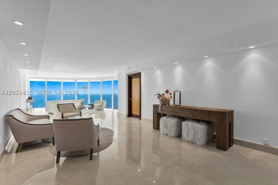 Comprar apartamento no The Pinnacle 3204
