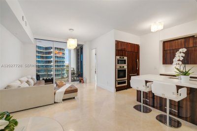 Aluguel de apartamento no Continuum II North 903