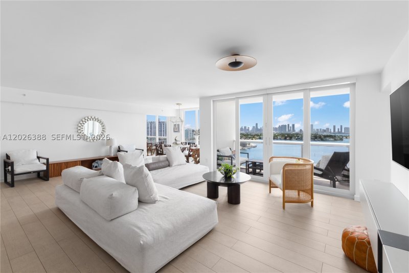 Condo for sale at Sunset Harbour South 1612