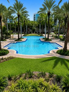 Comprar apartamento no The Courts Condo 415