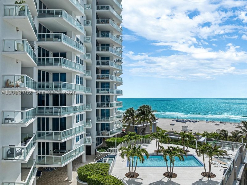 Condo for sale at Mosaic Miami Beach 703