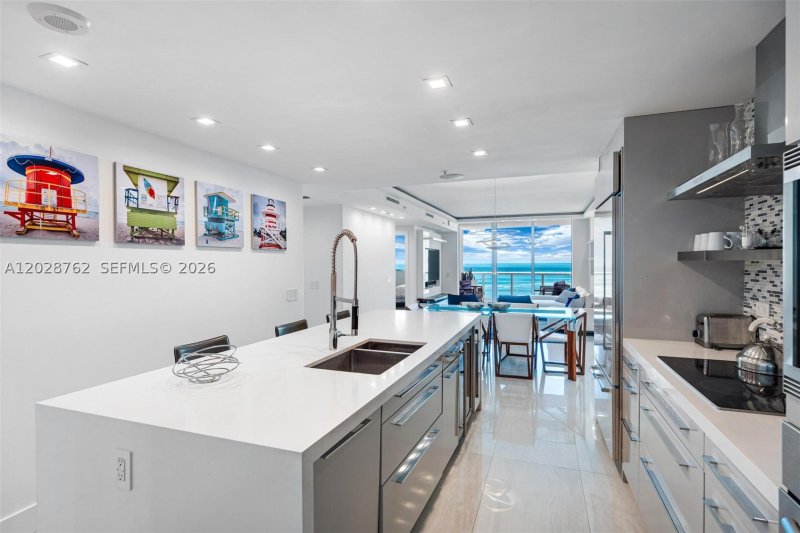 Condo for sale at Mosaic Miami Beach 703