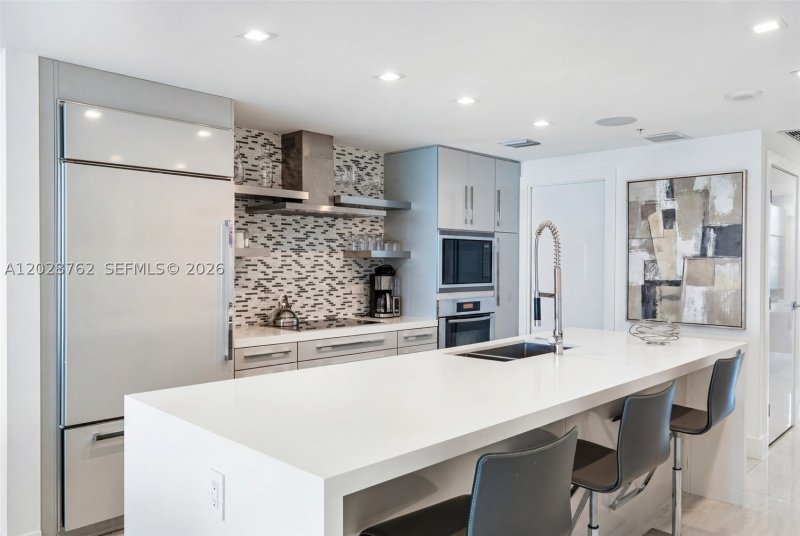 Condo for sale at Mosaic Miami Beach 703