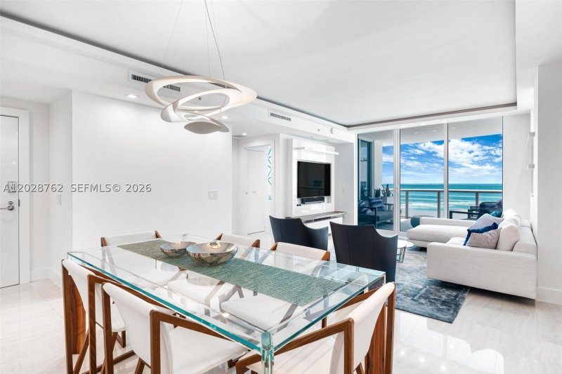 Condo for sale at Mosaic Miami Beach 703