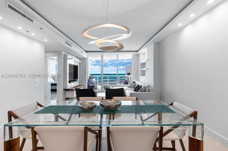 Condo for sale at Mosaic Miami Beach 703