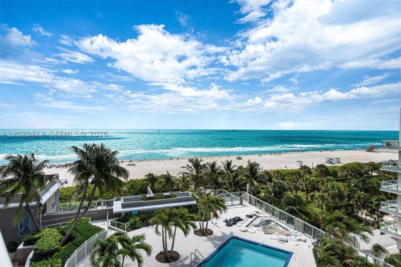 Condo for sale at Mosaic Miami Beach 703